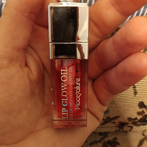 Moc Allure Lip Glow Oil - Vibrant Cherry - Picture 1 of 2